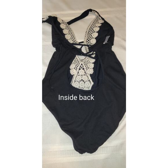 Mossimo Swimsuit Sz M Halter Crocheted Black One Piece Plunge Neckline Sexy!! - Picture 13 of 14